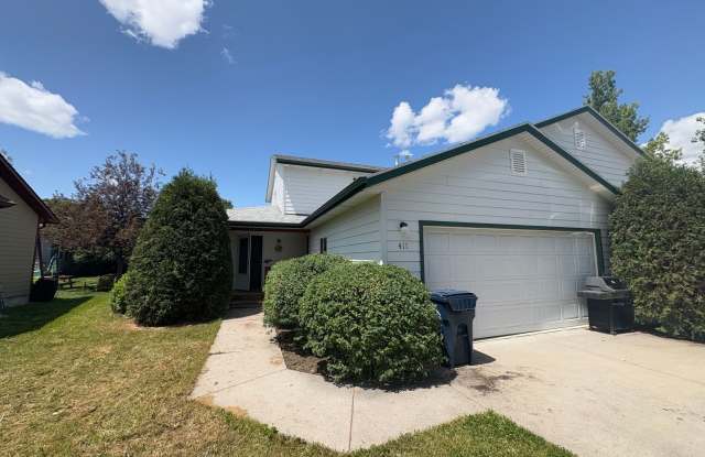 Classic 3 Bedroom 2 Bath Home with Attached 2 Car Garage! Gallery 1