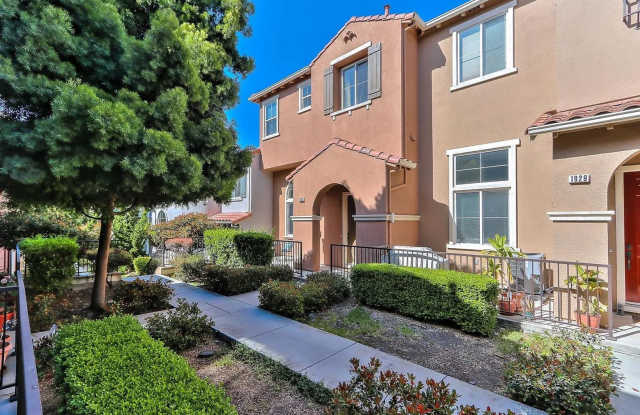 Beautiful Well Maintained 3 Bedroom 2.5 Bath Santa Clara Townhome photos photos