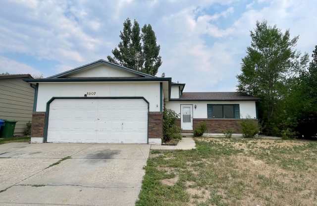4 Bed, 2 Bath Loveland, CO Home- Fenced Backyard, A/C, & 2 Car Garage! Gallery 1