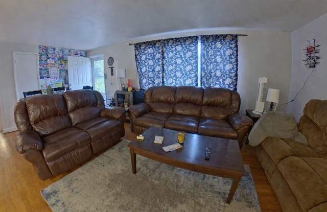 Great Location! 2 Blocks to Campus + Pet-Friendly + Off-Street Parking + Washer  Dryer Included! Available August 5th! - 1310 North 10th Street, Manhattan, KS 66502