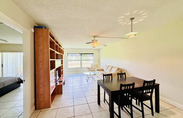 2900 N Palm Aire Drive photos photos