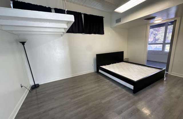 547 Gayley Avenue - 1 photos photos