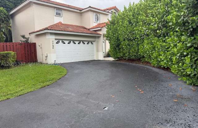 5764 NW 98th Ct Gallery 1