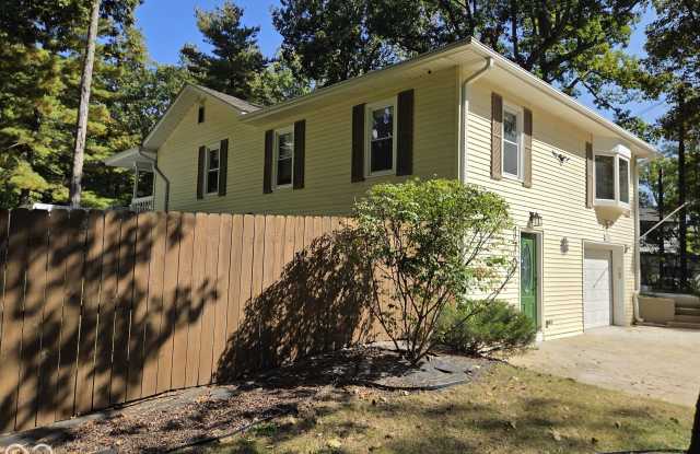 170 White Oaks Street Gallery 2