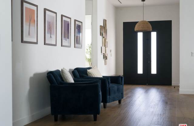 12713 Tiara St Gallery 2