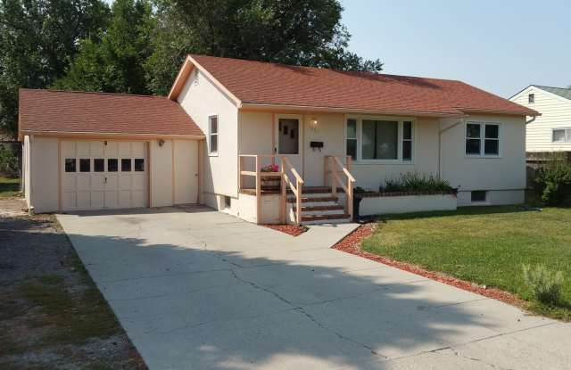 4 Bedroom, 2 Bathroom Home with Large Fenced Yard and 1 Car Garage photos photos