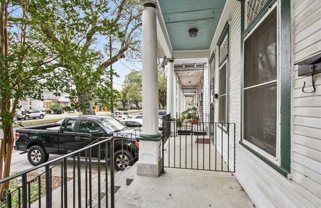 3605 BANKS Street Gallery 2