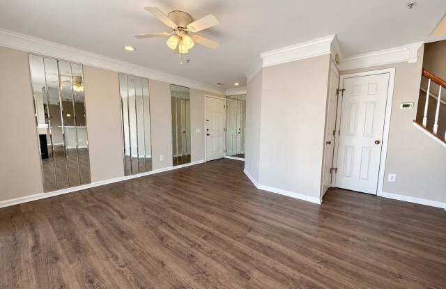 46924 COURTYARD SQ #301 Gallery 4