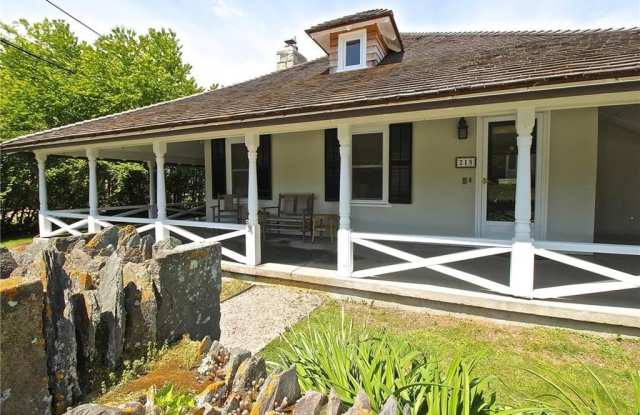 215 Coggeshall Avenue Gallery 3