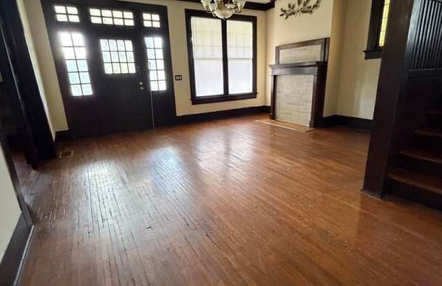 Historic 4-5 Bedroom Home Gallery 3