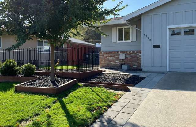 Super clean! 2 Bdrm, 1 Bath duplex off Oak Avenue - 7980 San Cosme Drive, Citrus Heights, CA 95610