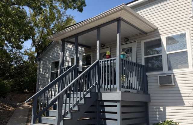 406 West College Street - 2 Gallery 2