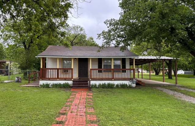 Cute 1 bed 1 bath home on a quiet street in the heart of Brownwood photos photos