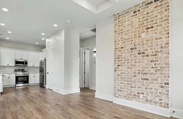 1021 Center Street Gallery 1