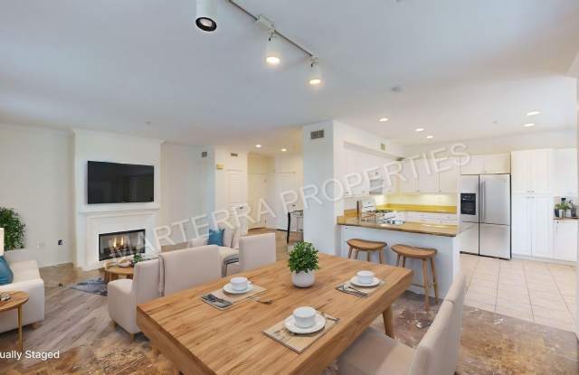 Beautiful 2 Bedroom/2.5 Bathroom Townhome in Watermarke - 3269 Watermarke Place, Irvine, CA 92612