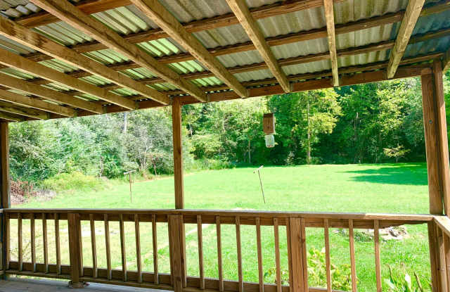 Country feel close to the city?   you got it!   3 Bedroom 1 Bath for $1750 Gallery 1