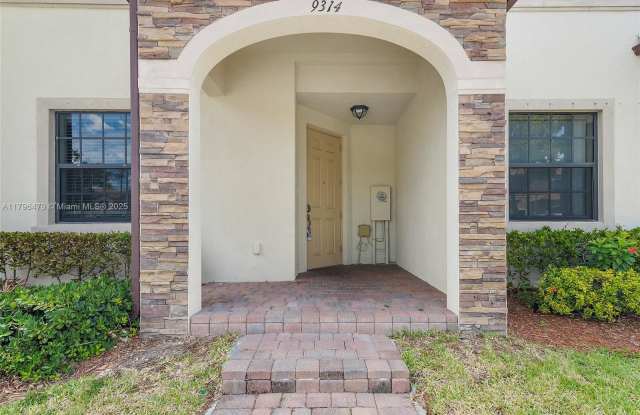 9314 W 33rd Ln Gallery 2