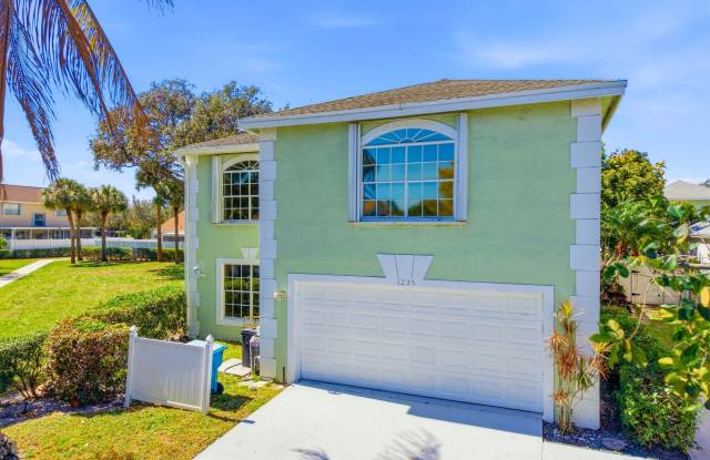 1235 Sussex Street photos photos