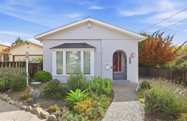 3 Bedroom Home Available In Richmond View! Gallery 1