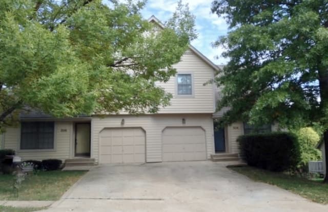 304 West 132nd Street - 304 W 132nd Ter, Kansas City, MO 64145