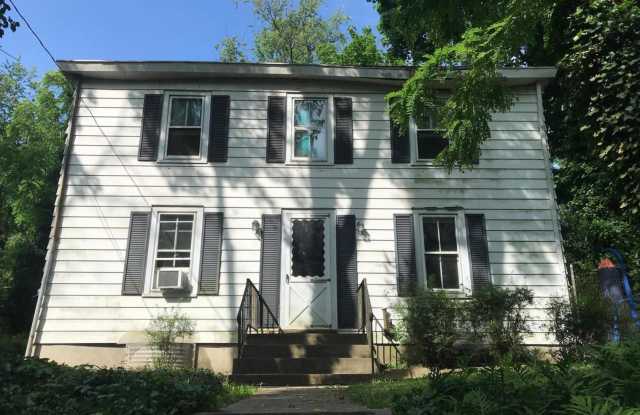 Charming Second-Floor Apartment Near the Village of Lawrenceville! Gallery 1