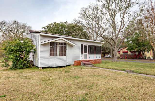 Cozy 2-Bedroom Home in Pascagoula photos photos