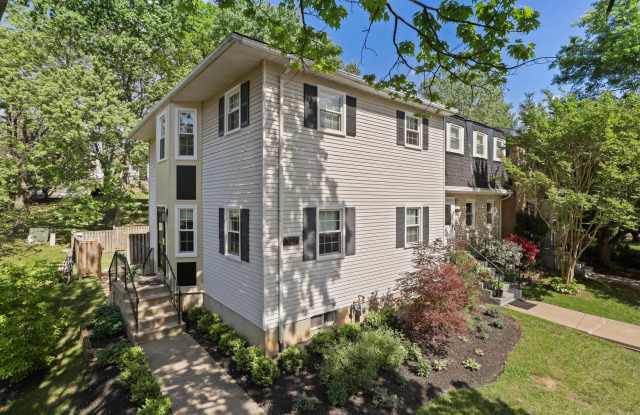 3071 Southern Elm Ct - 3071 Southern Elm Court, Oakton, VA 22031
