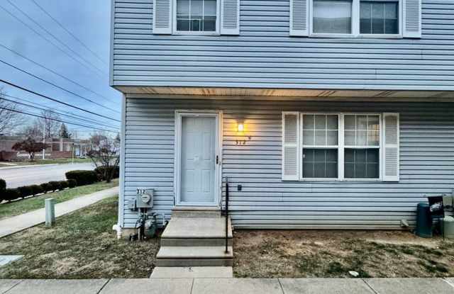 Chic 2-Bedroom Condo: Your Ideal Home in Norwood - 312 Chester Pike, Norwood, PA 19074