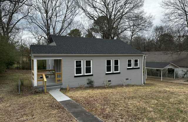 2 Bedroom Home with Spacious Backyard and Modern Upgrades - 4402 20th Street Northeast, Holt, AL 35404