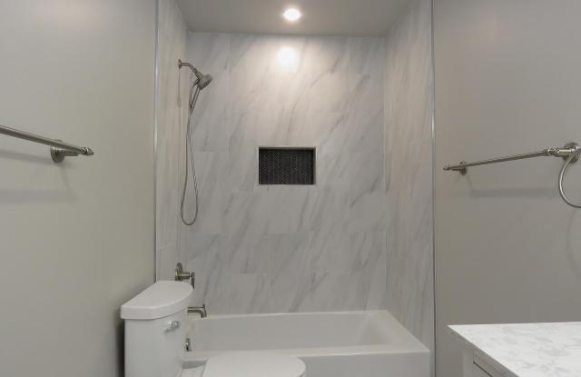 3013 HICKORY GROVE COURT Gallery 3