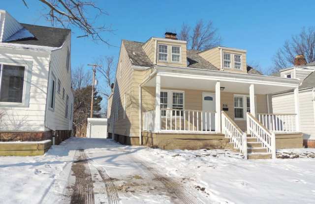 Beautiful 4 Bed - 1 Bath Bungalow for Rent in Cleveland Heights! photos photos