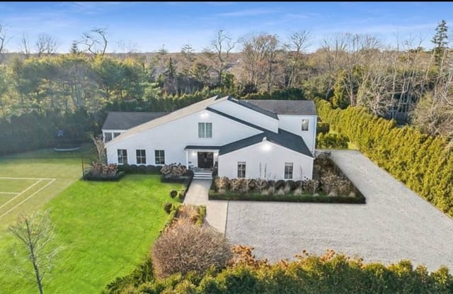 14 Oak Meadow Lane - 14 Oak Meadow Lane, Bellport, NY 11713
