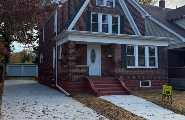 Large Remodeled Tri Level Home Gallery 1