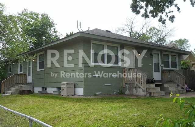 Wonderful 2BD / 1 BA DUPLEX  in Minneapolis Available 1/1/2024! photos photos