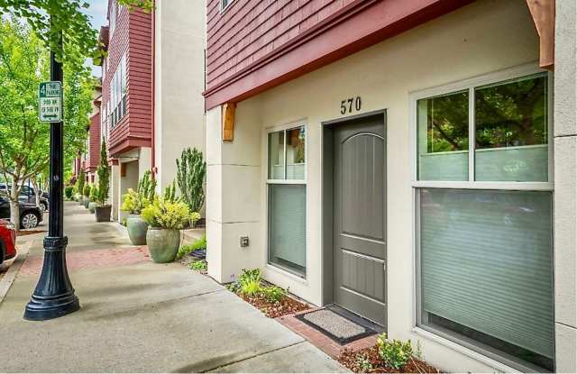 Luxury 3 Bedroom Townhome in Lake Oswego’s Coveted First Addition, Garage Included! photos photos
