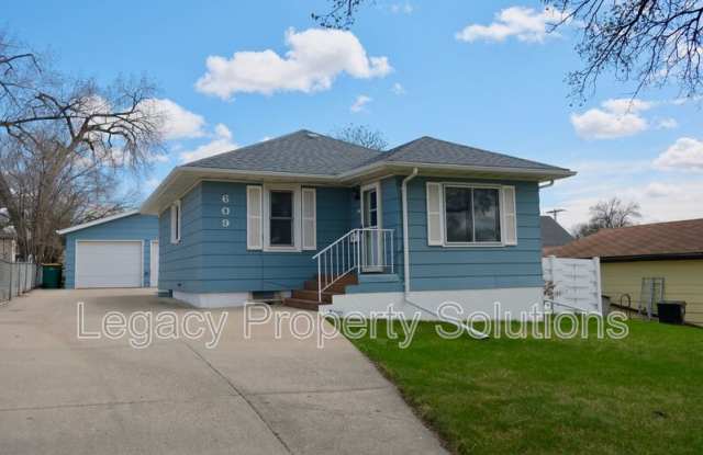609 N 13th St photos photos