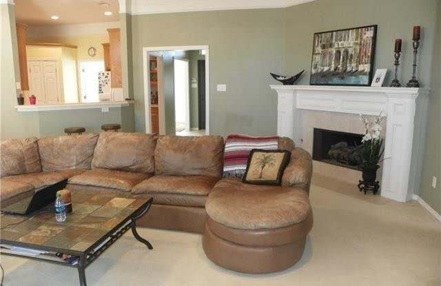 2004 Lorean Court Gallery 3