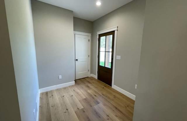New Construction 3bd/2ba duplex Gallery 3
