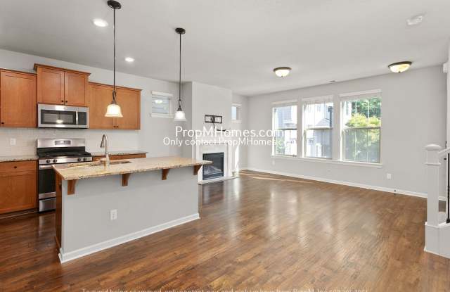 Elegant Three Bedroom Home In NW Portland! photos photos