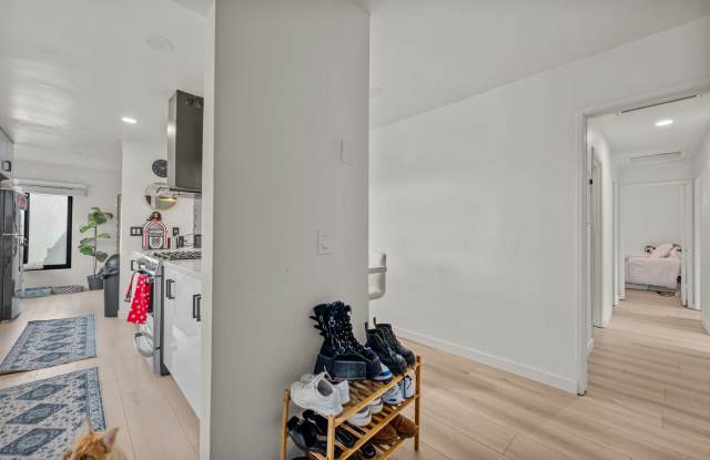 Attached garage! Gallery 4