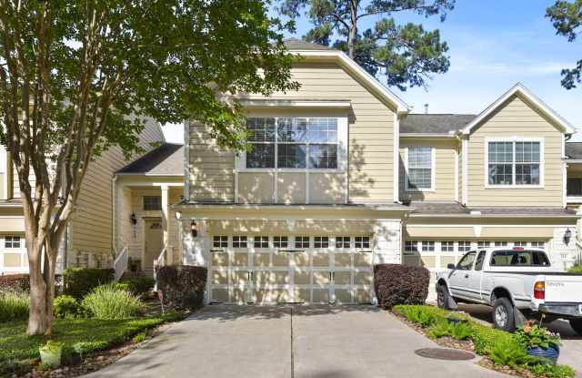 Modern 3-Bedroom, 2.5-Bathroom Two-Story Condo Near Willowbrook Mall - 13600 Breton Ridge Street, Houston, TX 77070