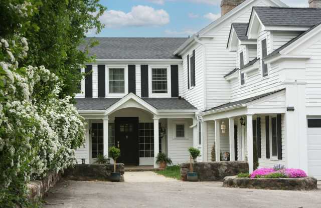 708 S Rose Farm Road - 708 South Rose Farm Road, McHenry County, IL 60098