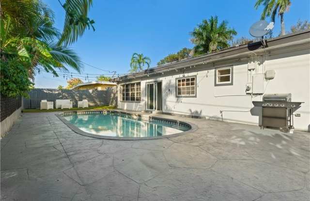 19340 NE 19 AV photos photos