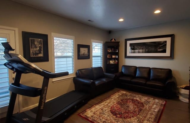1438 W Stone Meadow Dr Gallery 3