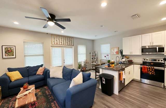 Porter's Lakeside - Luxury 5 Bedroom, 5 Bathroom House Gallery 4