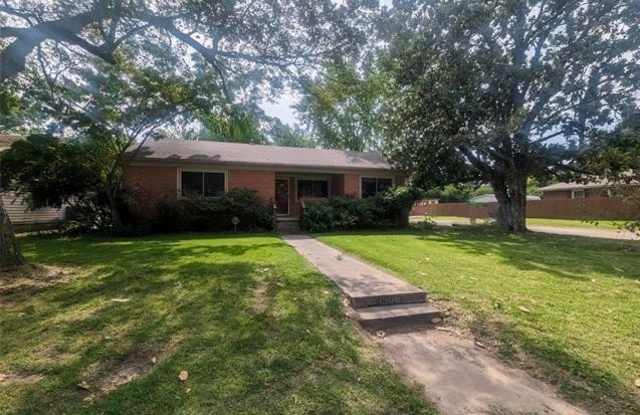 1506 E 53rd Street photos photos