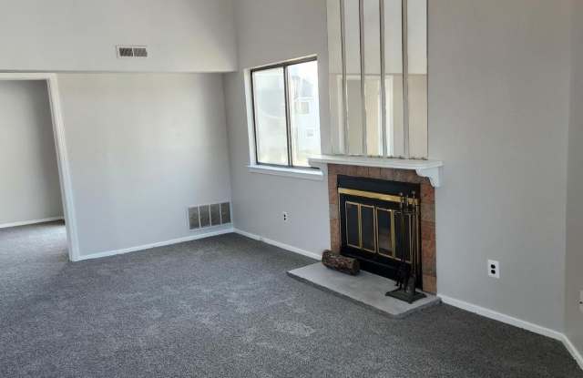 5004 TRACY Court Gallery 2