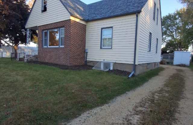 Immediate Move In! Hugo 3 Bedroom, 1 Bath Lower Duplex!! Pets Welcome! photos photos