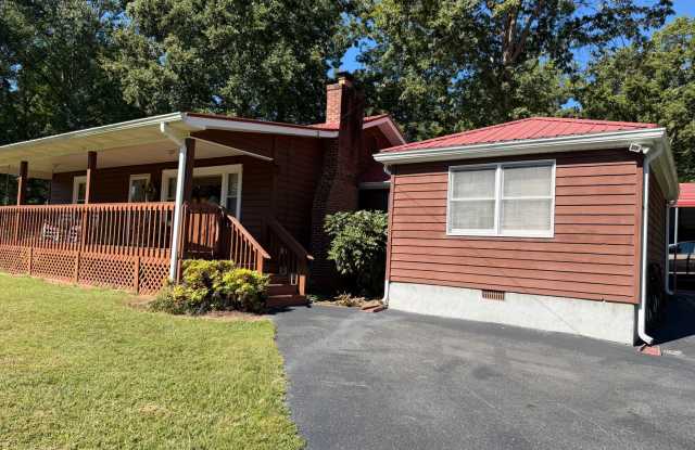 1950's 3BR/ 2BA One-Level Charmer in Lenoir City Gallery 3