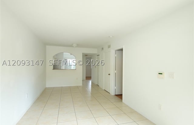 940 NE 33rd Ter Gallery 3